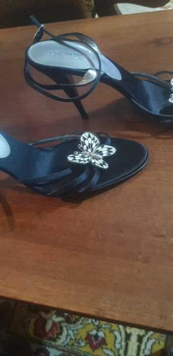 Продам босоножки