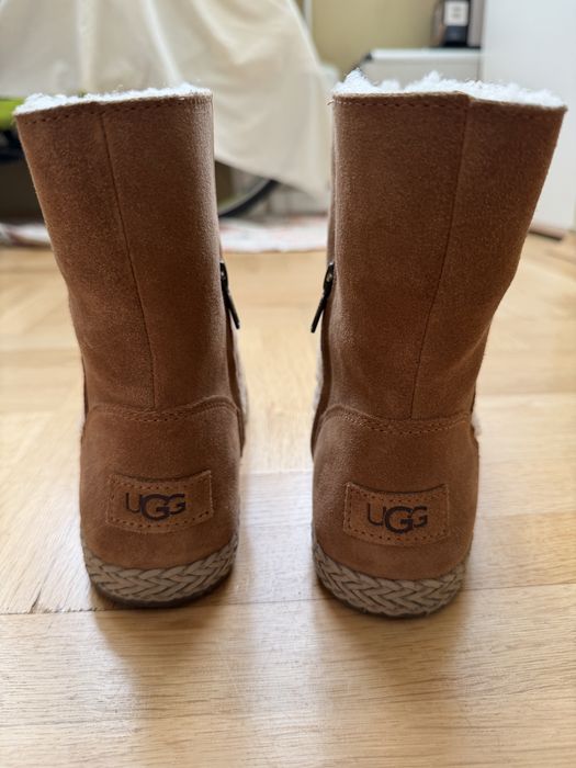 Нови Дамски велурени боти UGG Lorna
