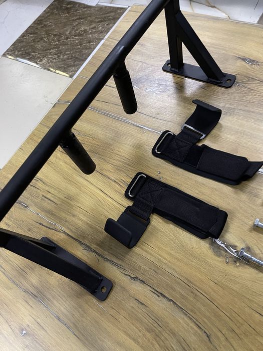 Турник 2в1. В подарок кручек для рук