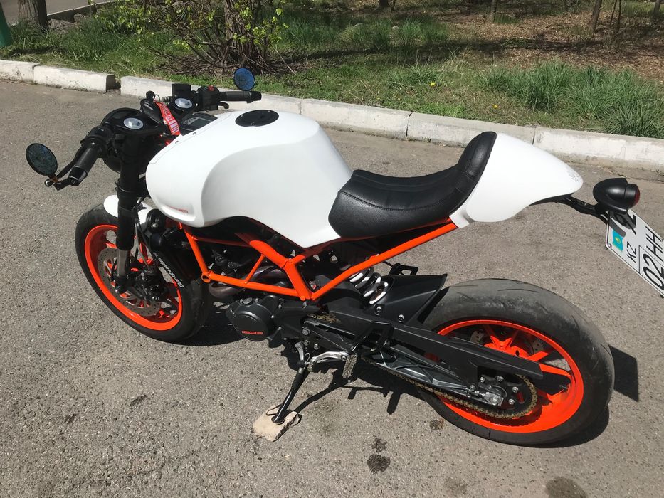 KTM RC200 Cafe racer