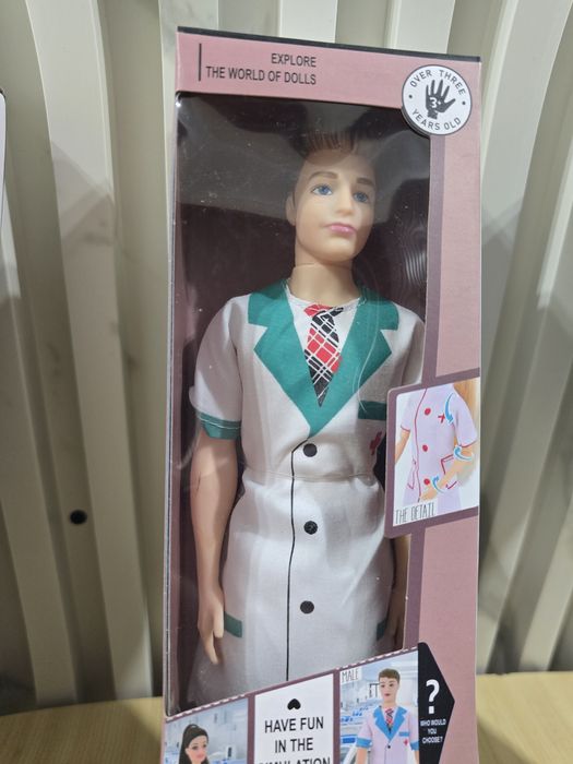 Кукли с професии военен,лекар,пилот и готвач!