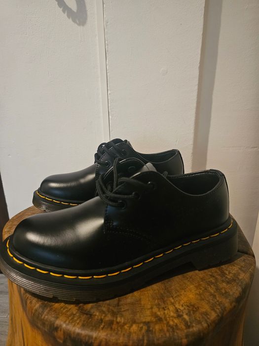 Pantofi Dr Martens noi