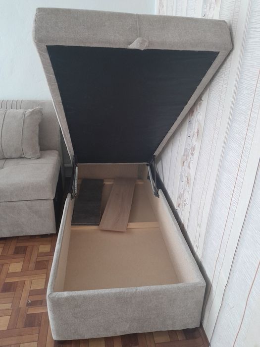 Продаётся диван.