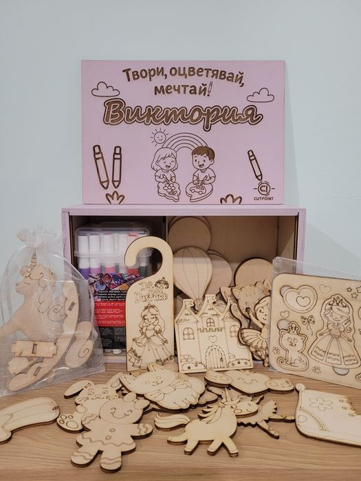 Персонализирана кутия за оцветяване+ акрилни маркери. Коледен  подарък