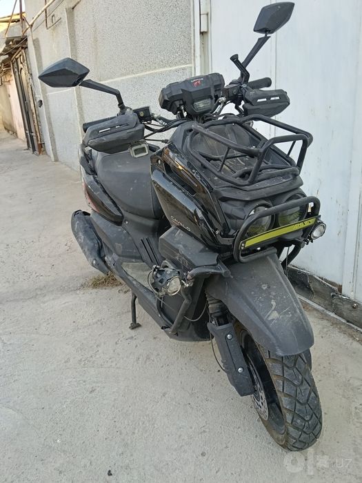 skuter TANK  benzin skutr