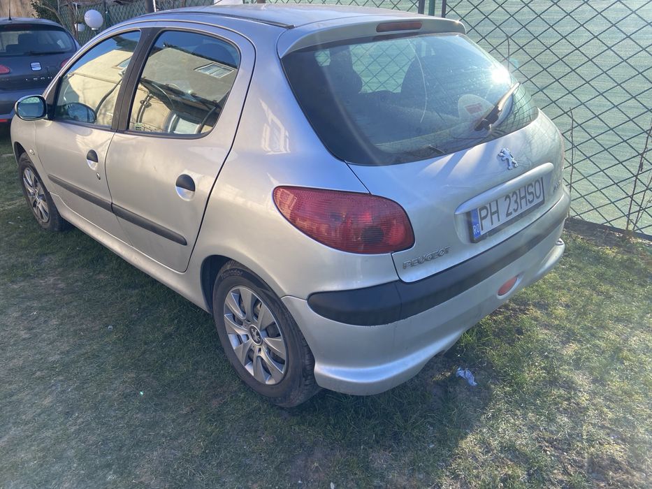 Vand Peugeot 206. Mai multe detalii la telefon