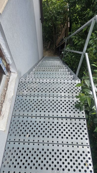 Vând scari de exterior