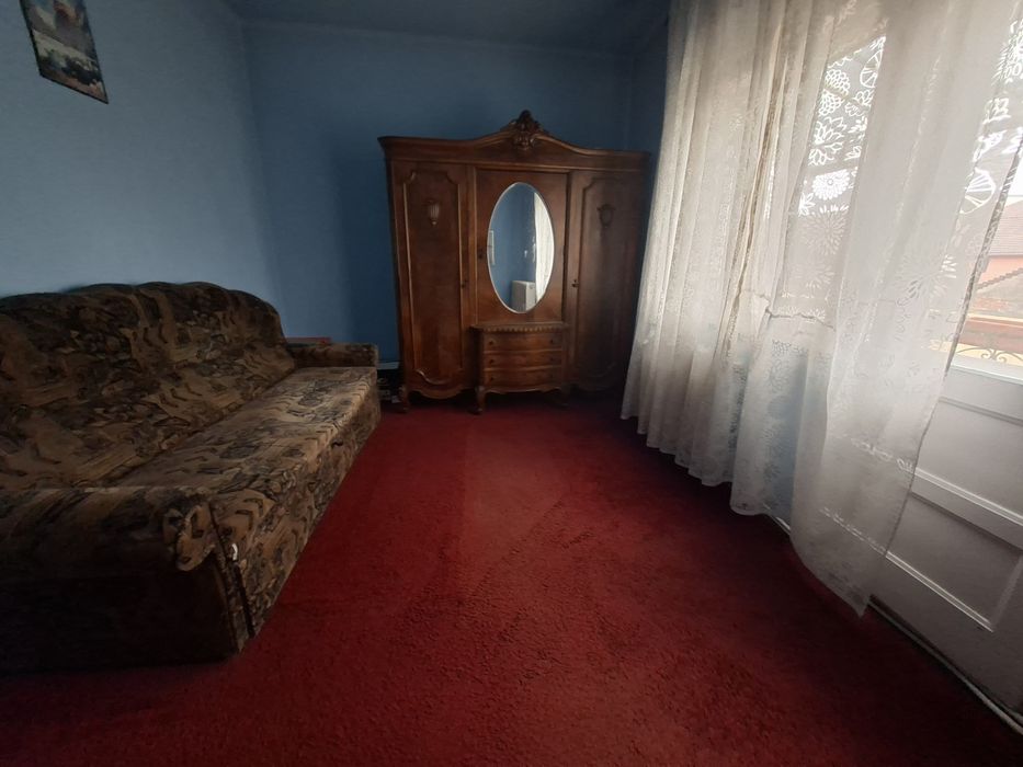 Vând apartament 3 camere, etaj casă