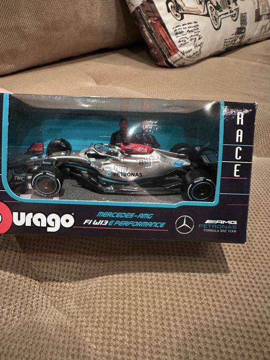 Продавам формула 1 W13 - G. Russell 1:43 Bburago
