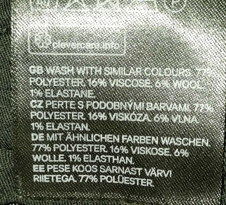 Серый костюм, размер 46.