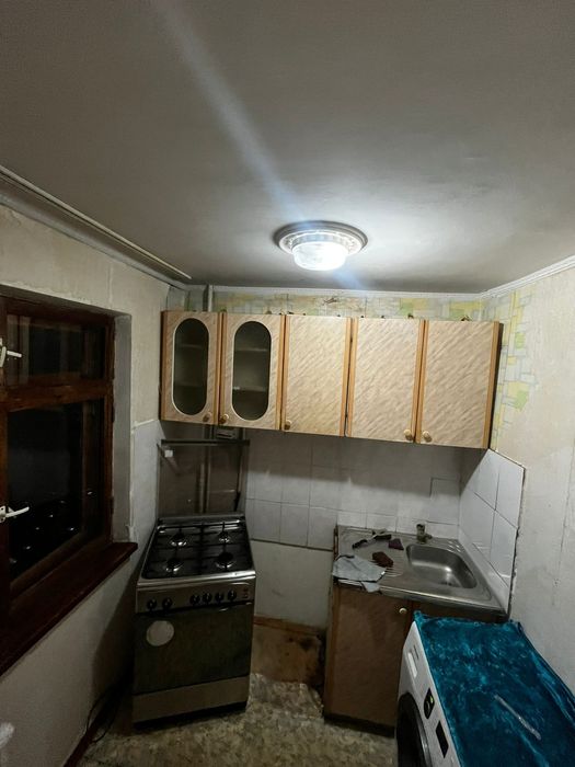 Отдам кухонный гарнитур даром.