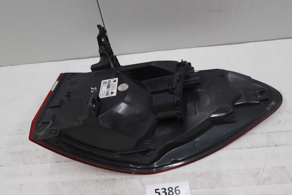 Ляв външен стоп БМВ Ф46 Гран Турър