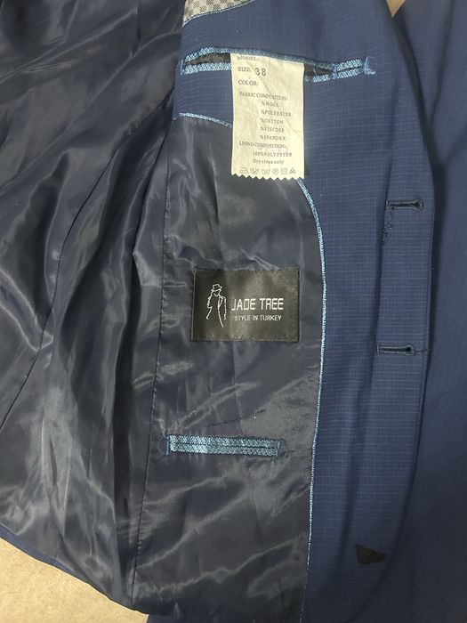 Продаются школьные костюмы