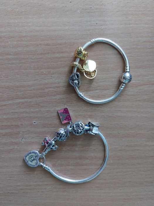 Сребърни Pandora гривни и талисмани