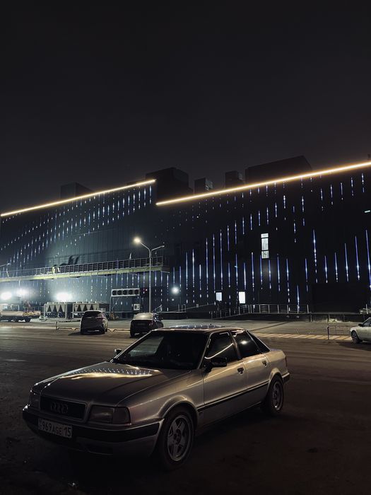 Машина ауди 80 б4