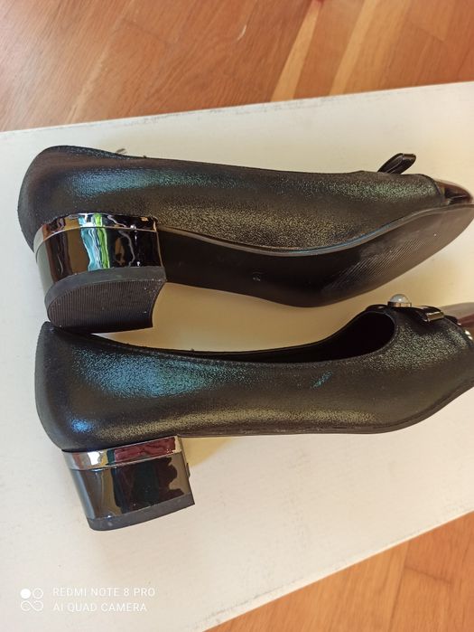 Обувки на нисък ток