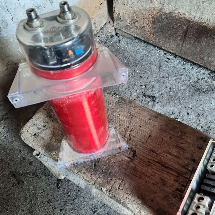 Продам усилитель с накопители