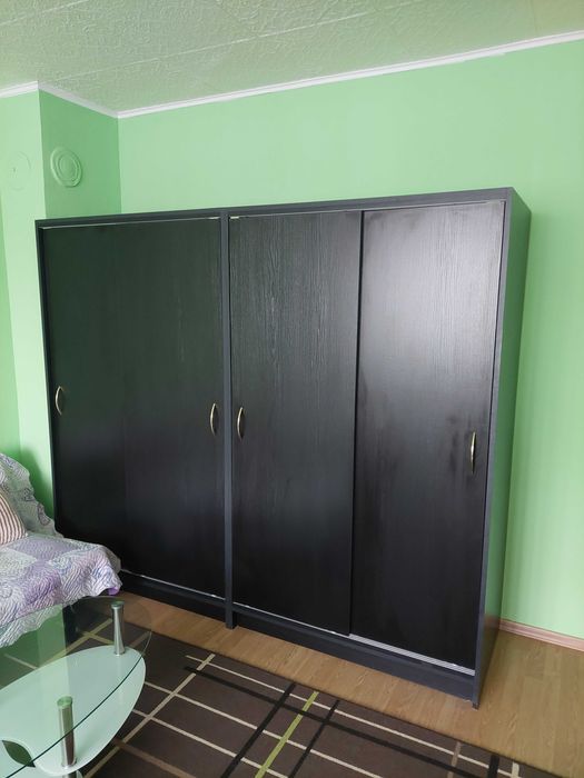 Гардероб с плъзгащи врати