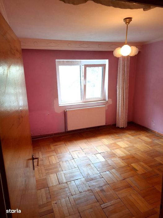 2 camere Eremia , Decomandat / Centrală , Amplasament DEOSEBIT!