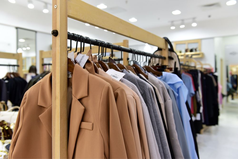 Продам стойки и столы для витрины