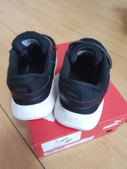Adidasi Puma negri marime 26