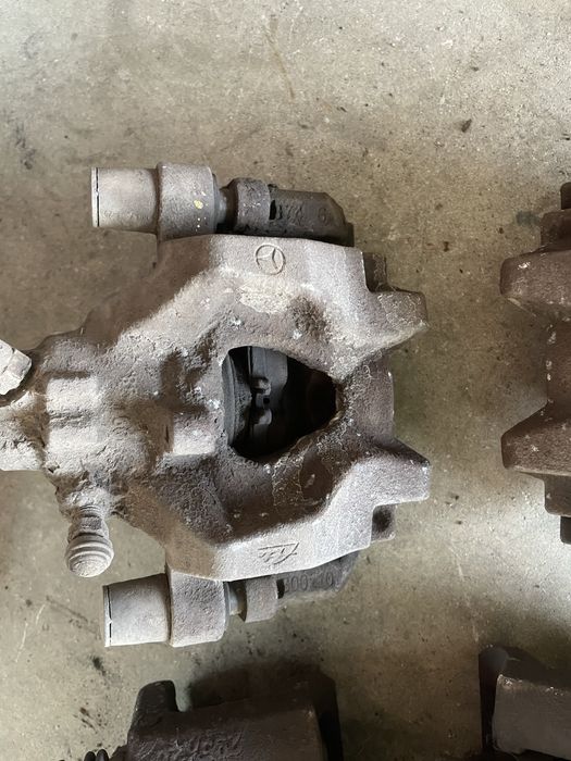 Etrier frana stanga / dreapta spate Mercedes w204 w212 e class