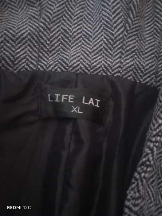 Дамско палто актуален модел.