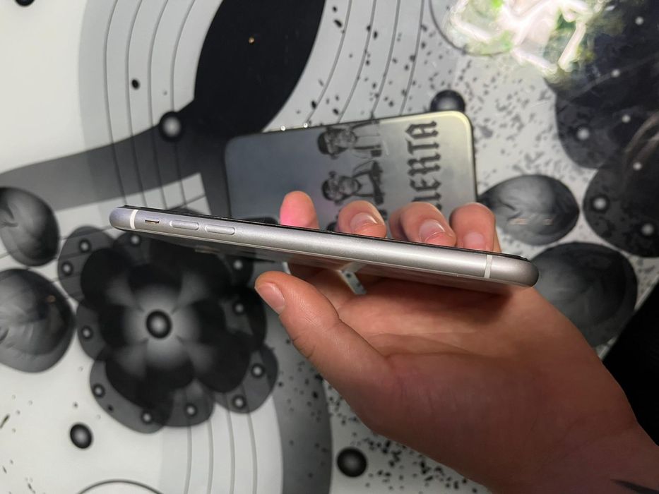 Vând iPhone xr  bun