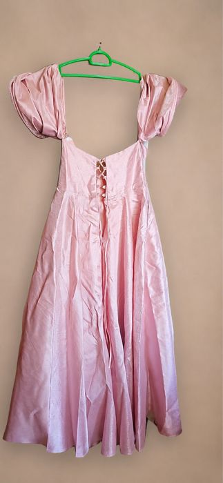 Rochie elegantă roz pudrat din tafta satinată, mărimea L – purtată o singură dată
