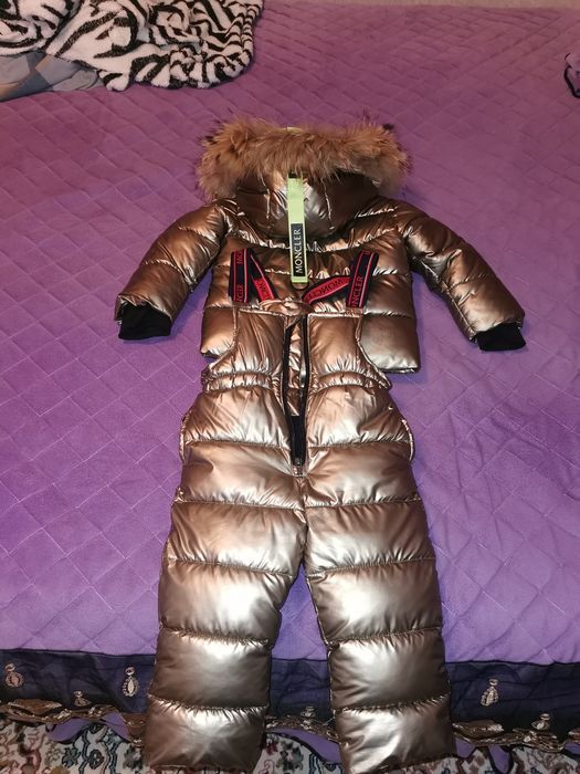 Продам комбинезон детский "MONCLER"