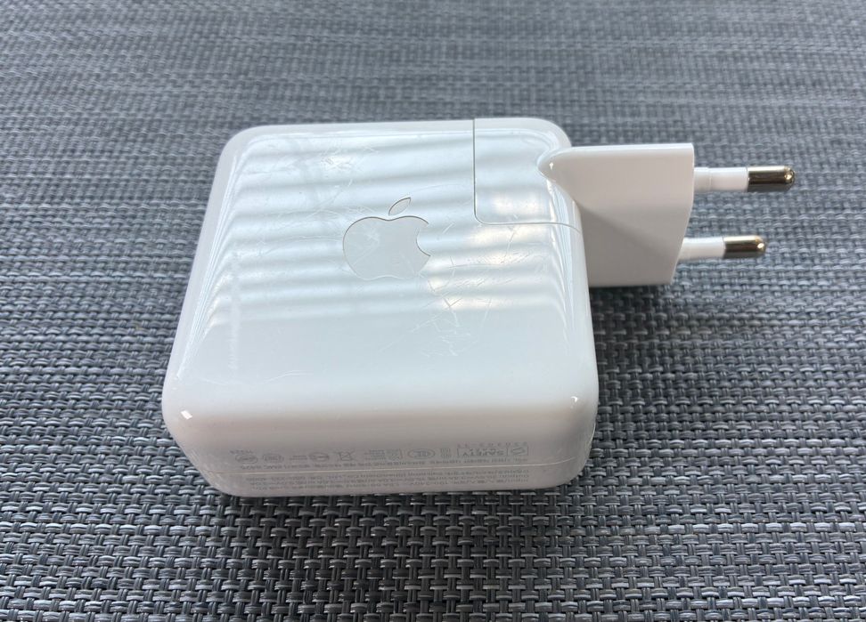 Apple MacBook Pro 14" M3 (2023) 8GB RAM / 512GB SSD - Отлично състояние + зарядно