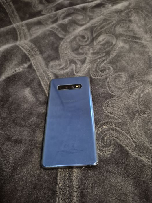 Vând samsung s10+ cu ecran zgâriat
