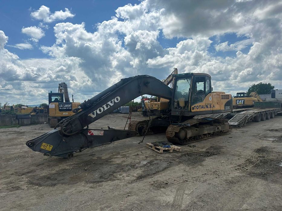 Dezmembrez excavator pe senile Volvo EC240 CL- piese de schimb Volvo
