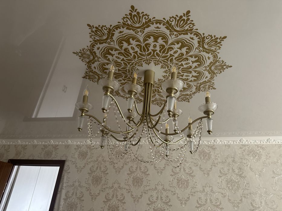 Люстра очень хорошего качества