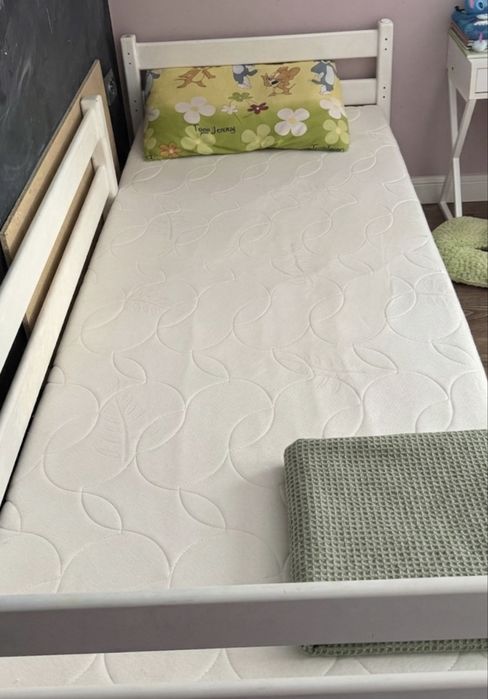 Продам кровати с матрасом