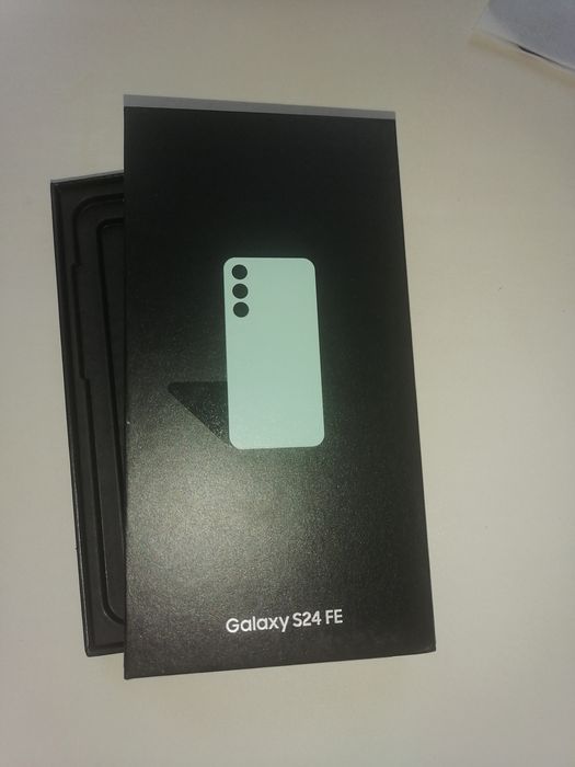 Продам Самсунг s24 FE
