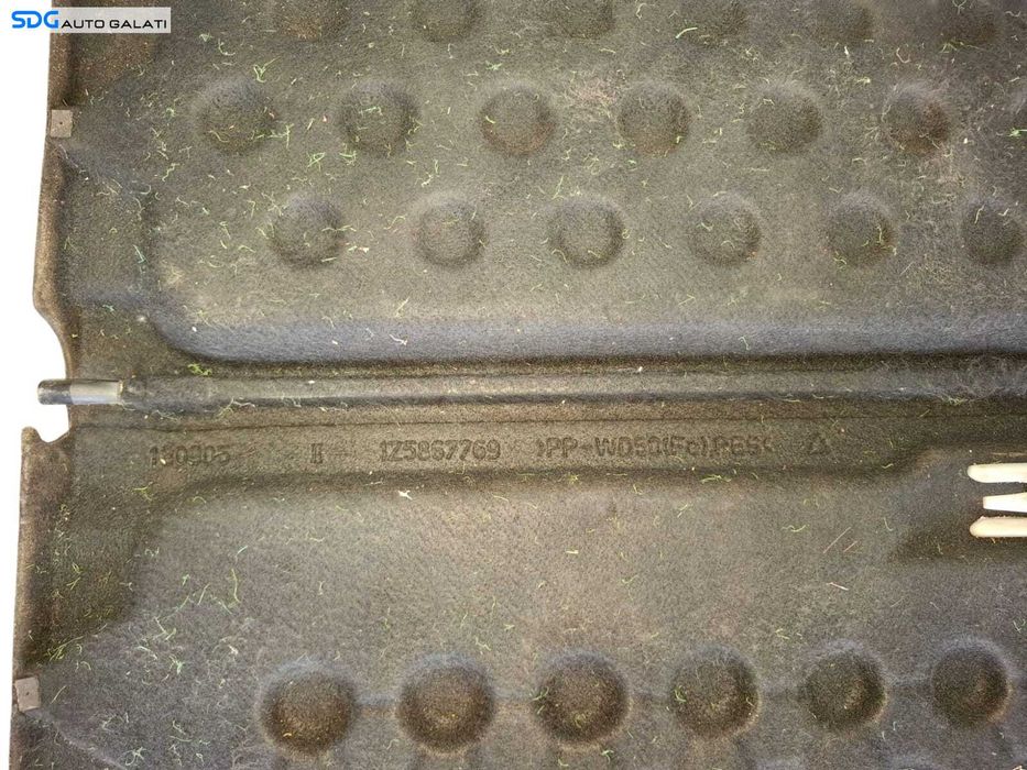 Polita Tavita Capac Portbagaj Skoda Octavia 2 Hatchback 2004 - 2013 (Lipsa Snur) Cod 1Z5867769 [LC0399]