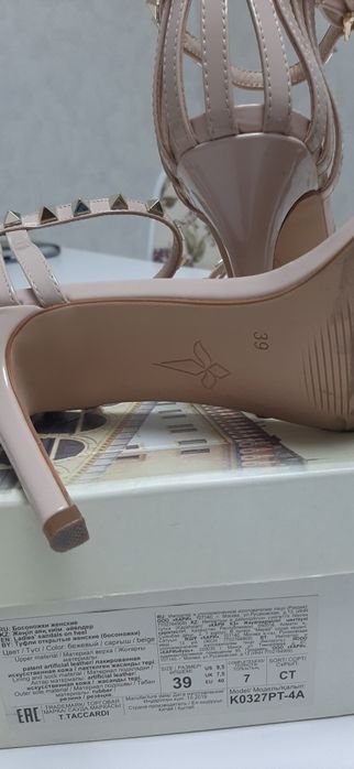 Женские новые туфли