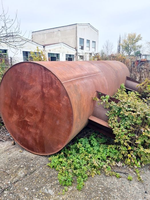 Vând bazine de metal