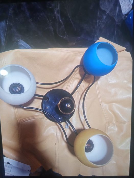 Продам люстры разные и светильники