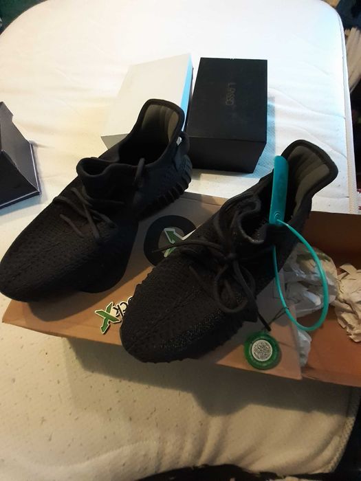 Adidași Yeezy Boost nr 40