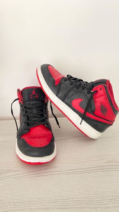 Adidasi Jordan 2 mid rosu