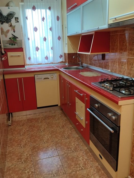 Închiriez apartament