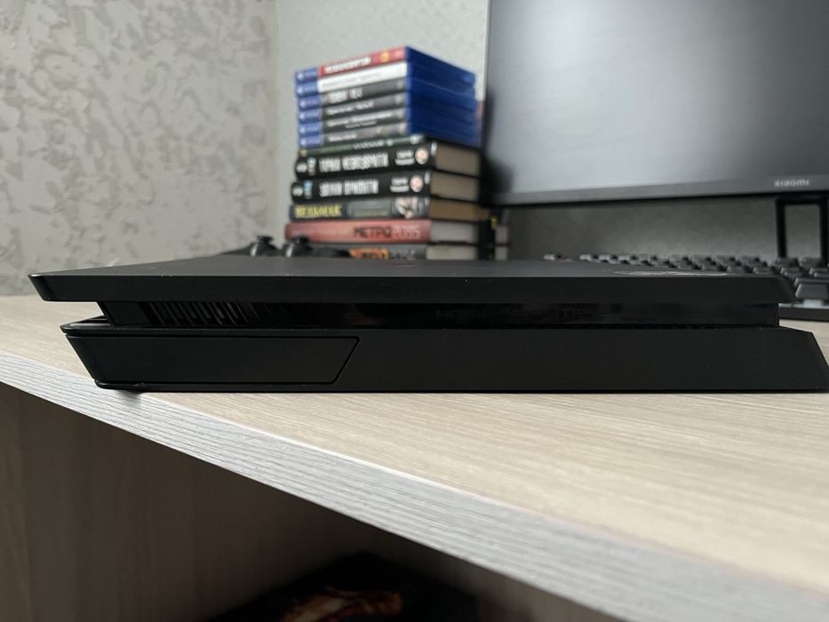 Playstation 4 slim