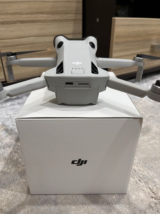 Дрон DJI Mini 4 Pro + Пульт RC 2 (со встроенным экраном) + Кейс