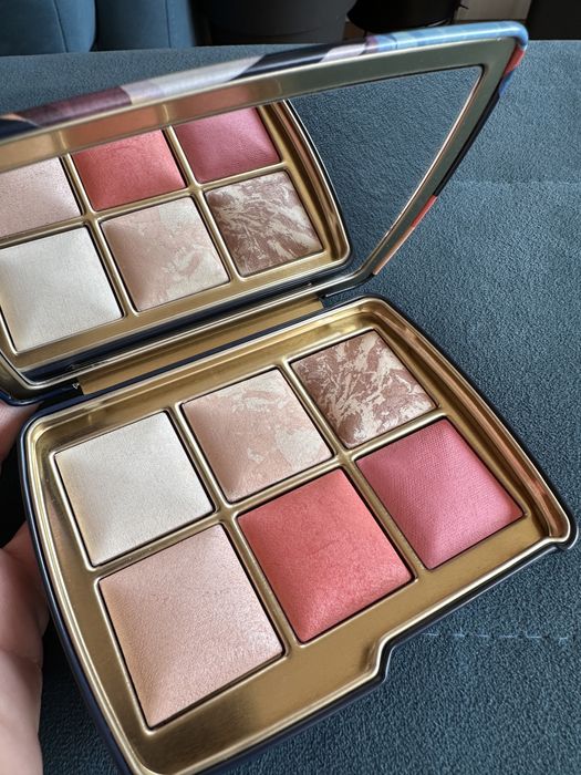 HOURGLASS AMBIENT LIGHTING палетка для лица ОЛЕНЬ в футляре лисичка