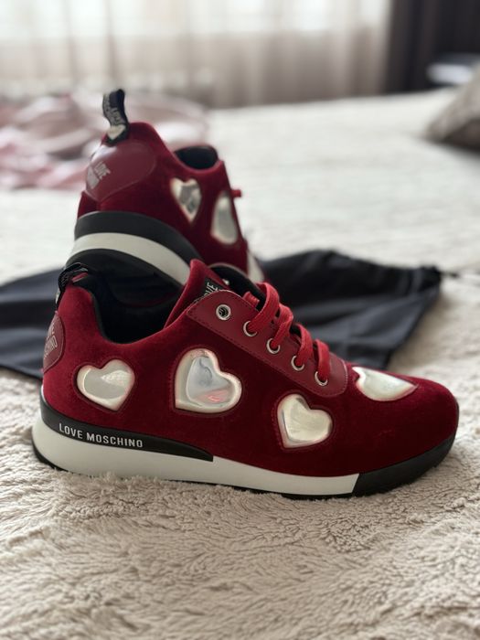 Сникърси Moschino