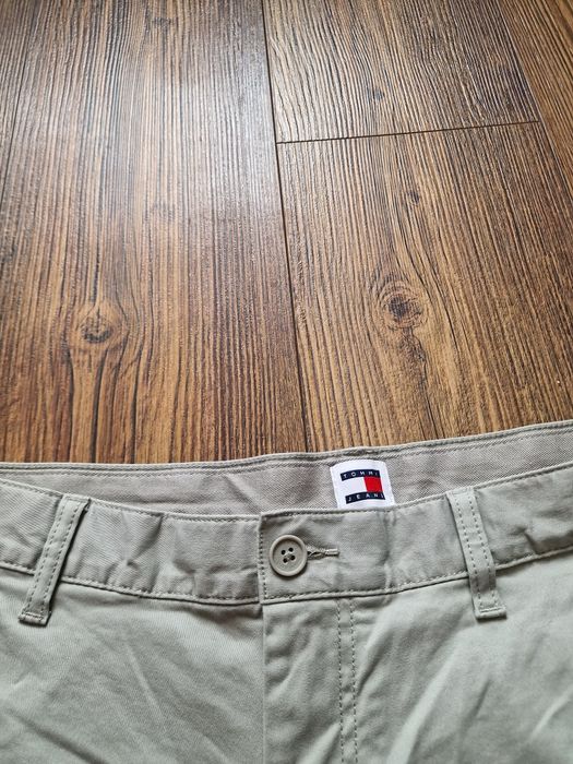 Страхотни мъжки къси панталони TOМMY
HLFIGER размер З6, без забележки