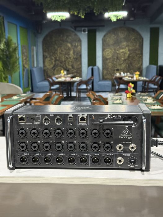 Behringer air xr18 sifravoy miksher