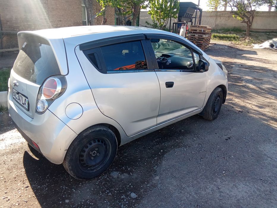 Продается спарк 2014 года. Газ бензин Цена 4000уе. Газ 4 поколение.